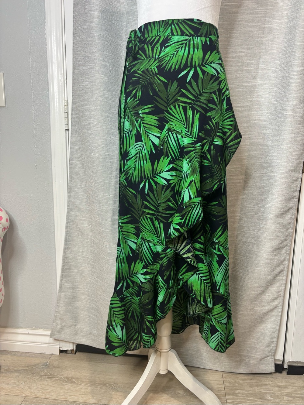 Green Palm-Print High-Low Skirt - Picture 1 of 6